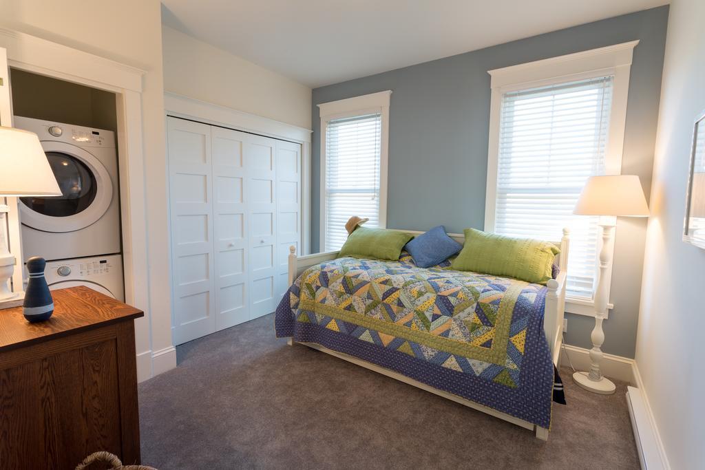 Sandbanks Summer Village Cottages Cherry Valley 외부 사진