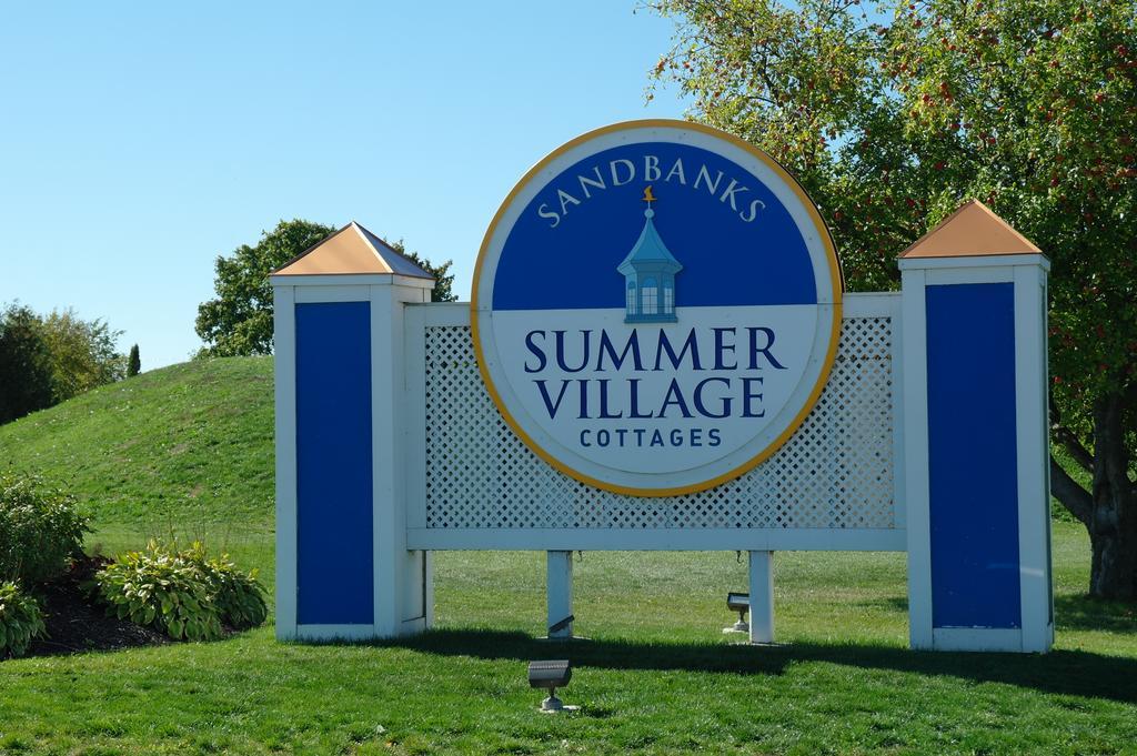 Sandbanks Summer Village Cottages Cherry Valley 외부 사진