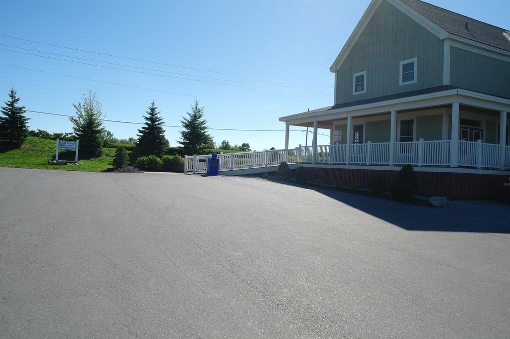 Sandbanks Summer Village Cottages Cherry Valley 외부 사진