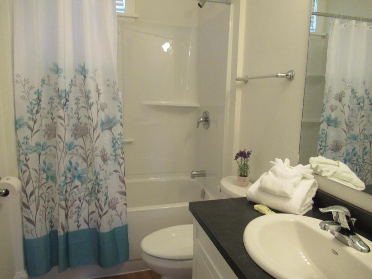 Sandbanks Summer Village Cottages Cherry Valley 외부 사진